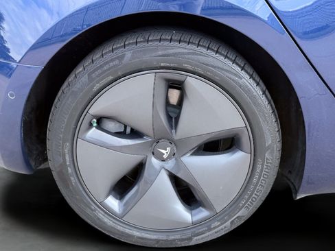 Used 2019 Tesla Model 3 Standard Range RWD image 10