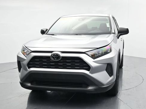 Used 2022 Toyota RAV4 LE FWD image 3