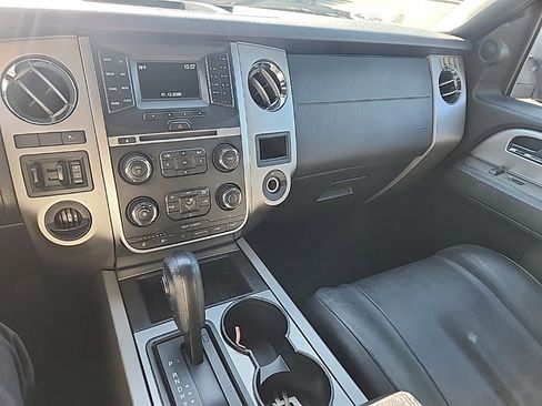 Used 2017 Ford Expedition XLT image 14