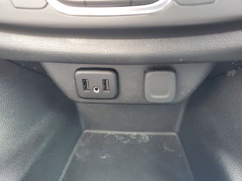 Used 2020 Chevrolet Traverse LS image 34