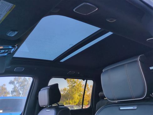 Used 2022 Jeep Grand Wagoneer Series III image 18