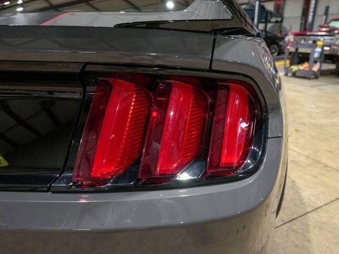 Used 2018 Ford Mustang Shelby GT350R w/ GT350R Equipment Group 920A RWD image 35