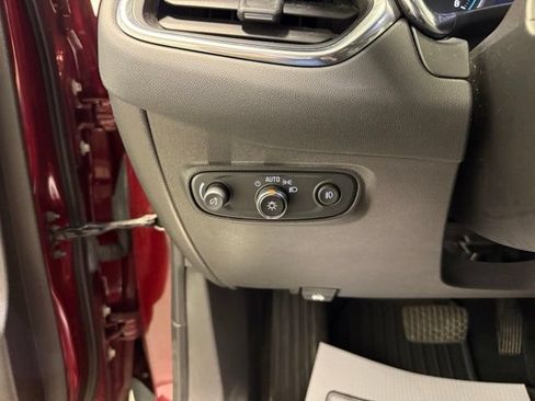 Used 2019 Chevrolet Equinox Premier FWD image 19