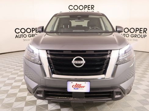 Used 2025 Nissan Pathfinder SV FWD image 9