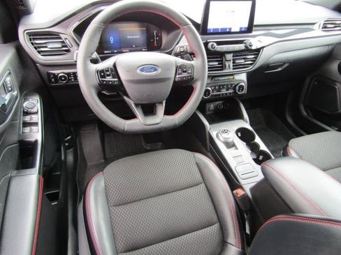 Used 2025 Ford Escape ST-Line Select AWD/4WD image 2