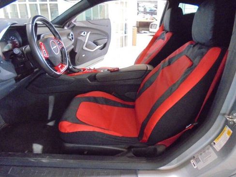 Used 2023 Chevrolet Camaro LT w/ Technology Package image 9