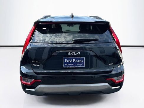 Used 2023 Kia Niro EX Touring image 9