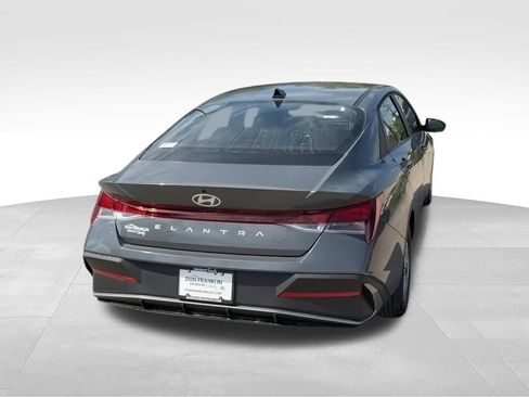 New 2026 Hyundai Elantra SE FWD image 8