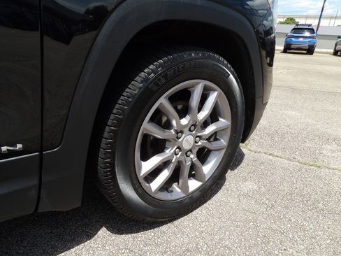 Used 2022 GMC Terrain SLT w/ Infotainment Package II AWD/4WD image 12