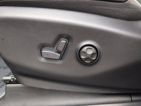 New 2026 Chrysler Pacifica Limited image 25