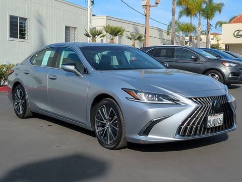 Used 2024 Lexus ES 300h w/ Premium Package image 3