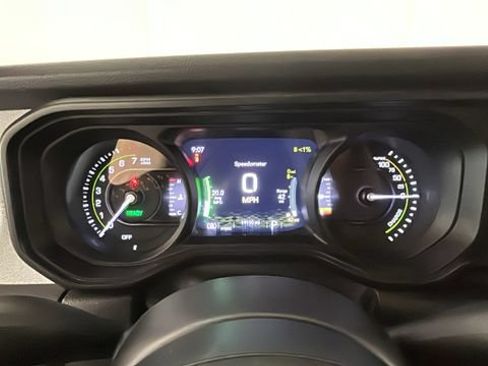 Used 2024 Jeep Wrangler Unlimited w/ Convenience Group AWD/4WD image 17