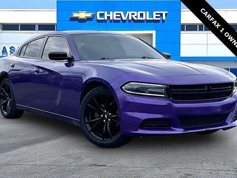 Used 2018 Dodge Charger SXT w/ Blacktop Package image 1