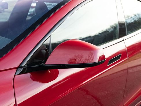 Used 2022 Tesla Model S Plaid image 18