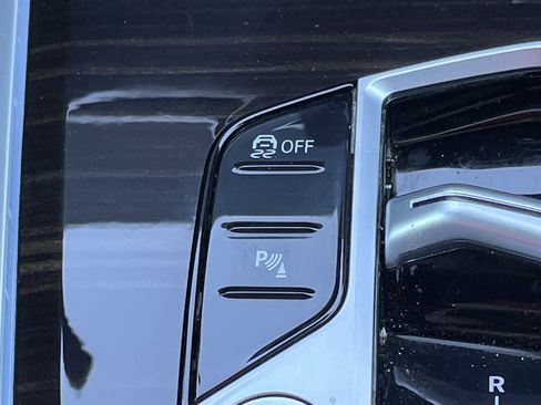 Used 2024 BMW X5 sDrive40i w/ Parking Assistance Package image 9