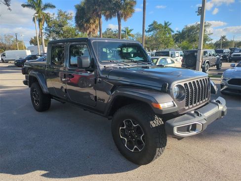 Used 2023 Jeep Gladiator Sport image 2