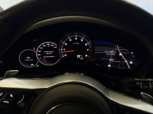 Certified 2023 Porsche Cayenne Platinum Edition image 21