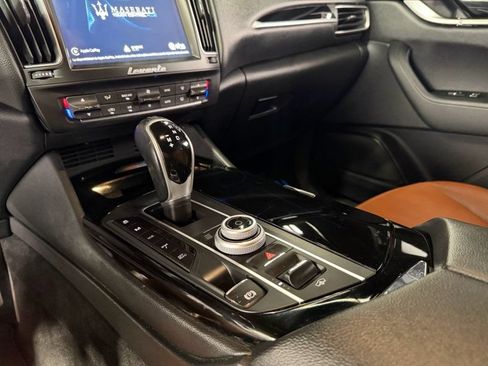 Used 2018 Maserati Levante AWD/4WD image 12
