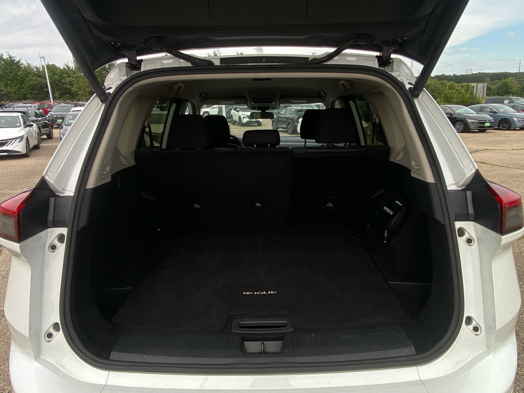 Used 2024 Nissan Rogue SV AWD/4WD image 12