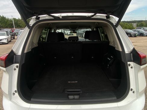 Used 2024 Nissan Rogue SV AWD/4WD image 12