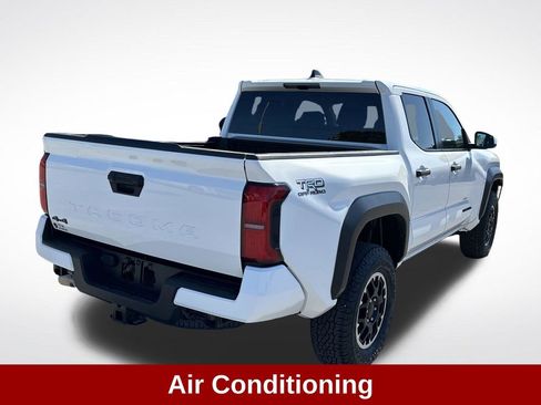 Used 2025 Toyota Tacoma TRD Off-Road AWD/4WD image 6