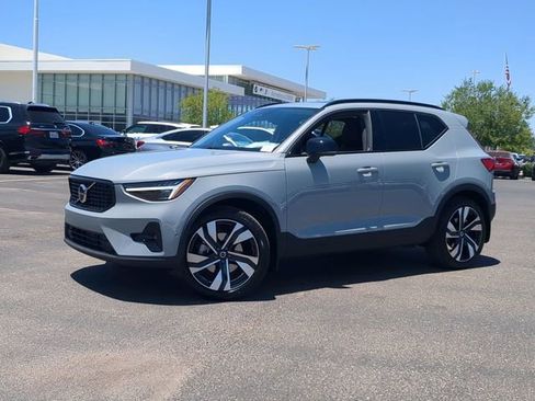 New 2025 Volvo XC40 B5 Plus w/ Climate Package image 2