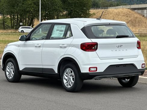 Used 2026 Hyundai Venue SE FWD image 5