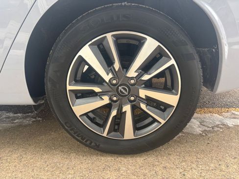 Used 2025 Nissan Versa SV image 29