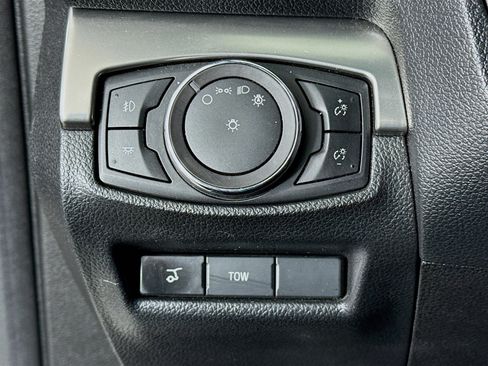 Used 2018 Ford Explorer XLT w/ Equipment Group 202A AWD/4WD image 10