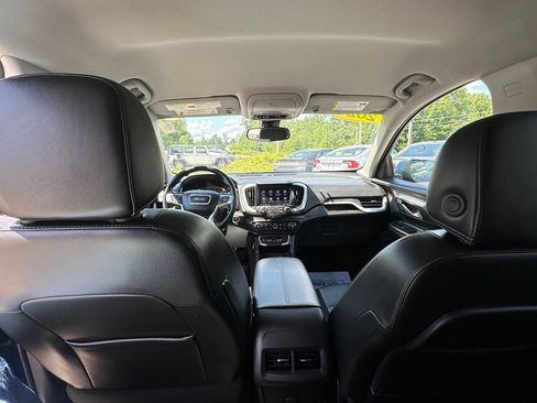 Used 2024 GMC Terrain SLT AWD/4WD image 33