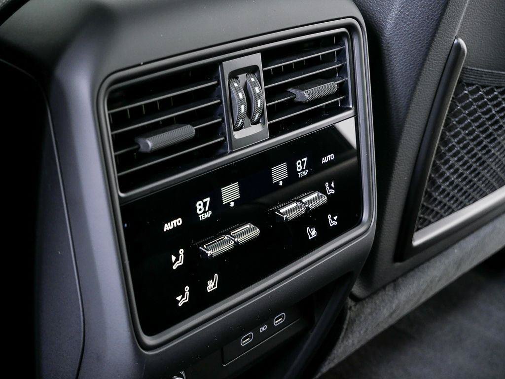 Used 2026 Porsche Cayenne Coupe AWD/4WD image 22