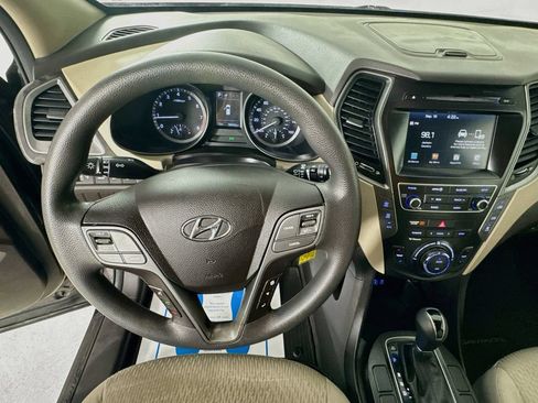 Used 2018 Hyundai Santa Fe SE AWD/4WD image 11