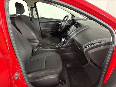 Used 2016 Ford Focus SE w/ Reverse Sensing Package image 15