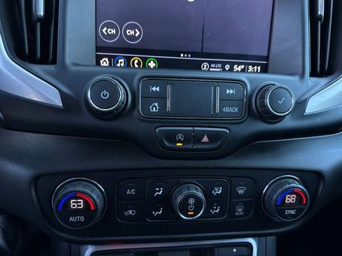 Used 2022 GMC Terrain SLT image 31