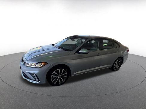 Used 2025 Volkswagen Jetta SE image 6