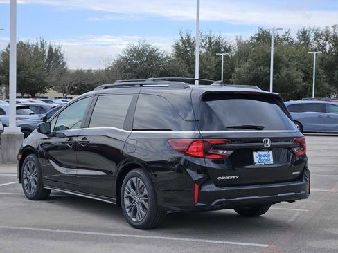New 2026 Honda Odyssey Touring image 4