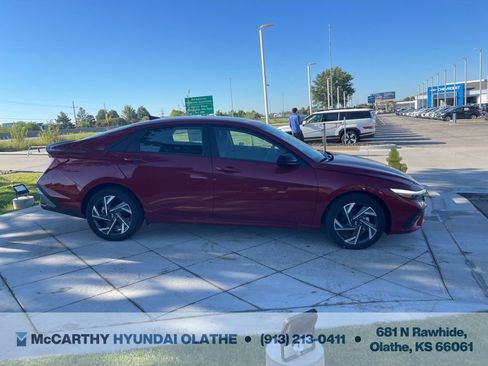 Certified 2025 Hyundai Elantra Sport FWD image 16