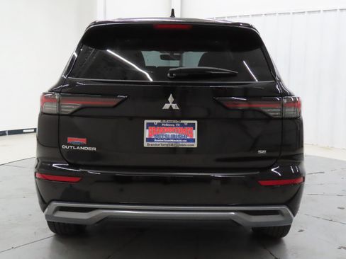 New 2026 Mitsubishi Outlander SE FWD image 4