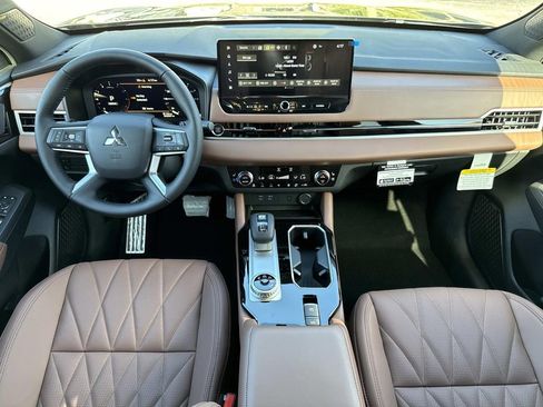 New 2025 Mitsubishi Outlander SEL image 17