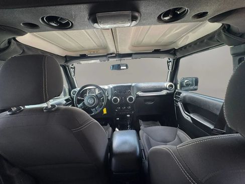 Used 2017 Jeep Wrangler Unlimited Rubicon w/ Connectivity Group AWD/4WD image 14