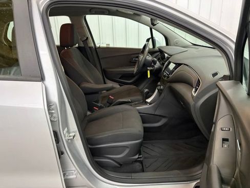 Used 2017 Chevrolet Trax LS FWD image 18