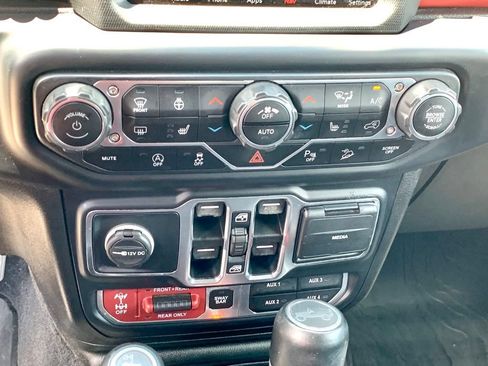Used 2019 Jeep Wrangler Unlimited Rubicon AWD/4WD image 38