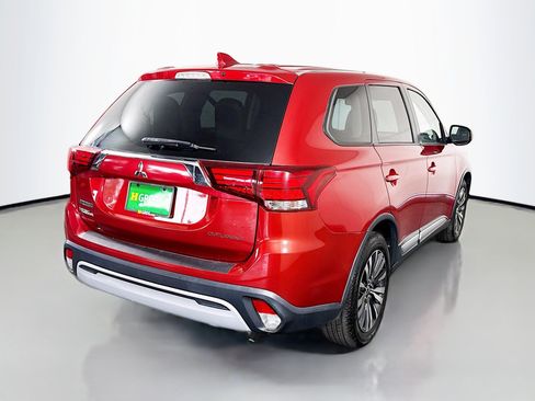 Used 2019 Mitsubishi Outlander SE image 10