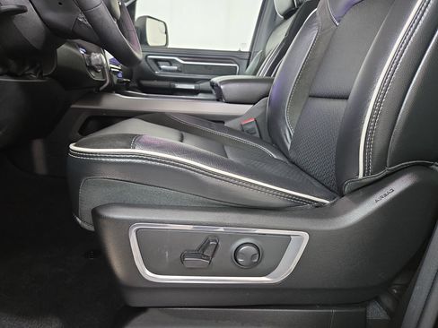 Used 2025 RAM 1500 Laramie AWD/4WD image 33
