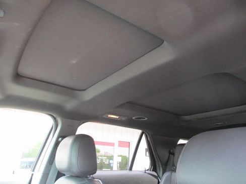 Used 2015 Ford Explorer XLT w/ Equipment Group 202A AWD/4WD image 17