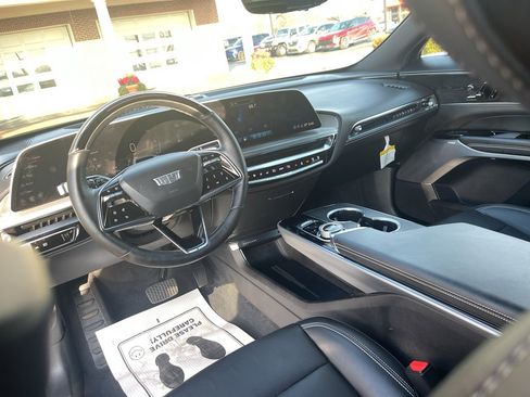 Used 2024 Cadillac Lyriq Luxury w/ LPO, Floor Liner Package image 31