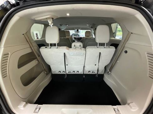 Used 2017 Chrysler Pacifica LX FWD image 20
