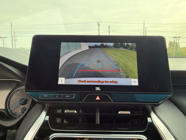 Used 2024 Toyota Venza XLE AWD/4WD image 18