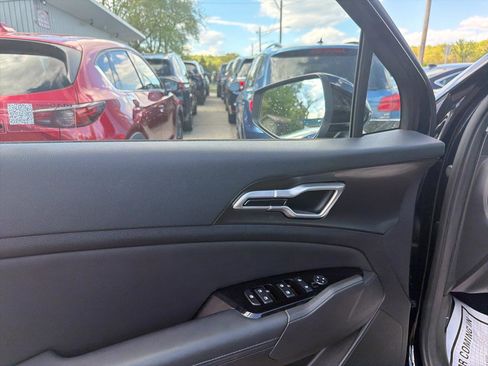Used 2023 Kia Sportage EX AWD/4WD image 17