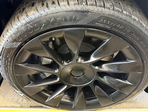 Used 2021 Tesla Model Y Long Range AWD/4WD image 32